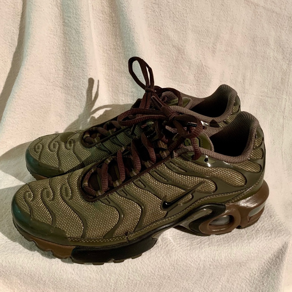 Nike Air Max Plus Olive Cargo (GS) size 5.5Y